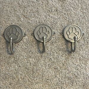 Set of 3 Silver Paw Print Wall Hooks - Brand new condition 🐾🐾🐾